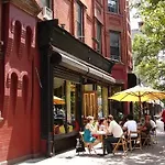 Apartment Serene Brooklyn Escape Near Cafes & Park, Sleeps 5
