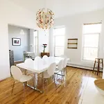 Serene Brooklyn Escape Near Cafes & Park, Sleeps 5 Apartment New York