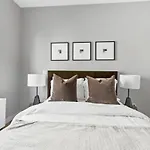 Top Notch 2Br & 2Ba Suite Minutes To Central Park