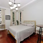 Cozy Studio Near Central Park!, June To Aug 90 Days Stay Required