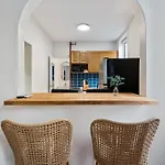 2br Upper East Side Near Park Apartment