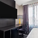 Glo Western Bronx Nyc 3*