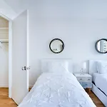 Luxury 2 Bed 2 Bath Unit In Prime Location Of Nyc