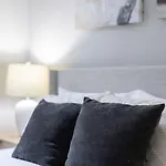 Stylish Retreat In Midtown Nyc Walk To Everything Apartment *