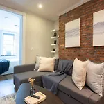 Stylish Retreat In Midtown Nyc Walk To Everything Apartment New York