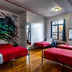 Hostel Ny Moore *