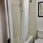Hotel Wingate By Wyndham Jfk Airport, Far Rockaway Ny 2*
