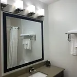 Hotel Wingate By Wyndham Jfk Airport, Far Rockaway Ny