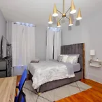 Studio For 2! Heart Of Midtown!