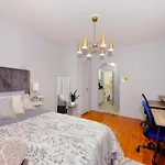 Studio For 2! Heart Of Midtown!