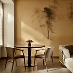 Aman Hotel *
