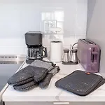 Cozy Brooklyn Getaway With Balcony