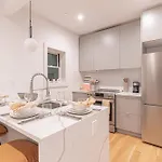 Modern & Min Brooklyn Gem W Balcony *