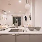 Modern & Min Brooklyn Gem W Balcony *
