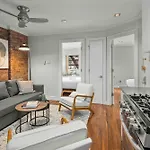 Sleek Midtown East Stay Near Everything