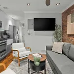 Sleek Midtown East Stay Near Everything