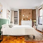 89-2r 1br Upper East Side * New York