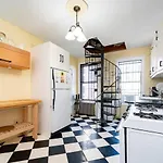 Apartment Charming 3-bedroom In Midtown West