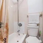 89-2r 1br Upper East Side Apartment *