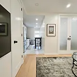 Bright Modern 2-Bedroom Apartment - Prime Astorioa - Near Subway