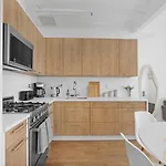 517 - 47C Beautifully Renovated 1 Bedroom In Prime Manhattan