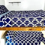 3 Bedroom Apt In Lic, 2 Stops To Manhattan!