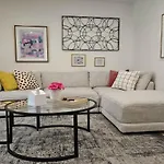 Bright Modern 2-Bedroom Apartment - Prime Astorioa - Near Subway