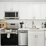 Chic 3Br 2Ba West Village Apt With Private Oasis