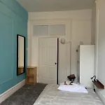 East Harlem Townhouse Room