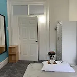 East Harlem Townhouse Room