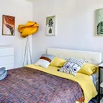 4 Bd Family Unit In Location Apartment