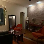 Sunlit Luxury 2Br Harlem Brownstone Retreat With Terrace Near Express Trains