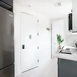 48-4fe 2br Prime Midtown West New York