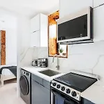 48-4fe 2br Prime Midtown West