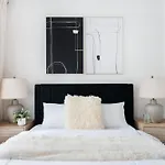 48-4fe 2br Prime Midtown West Apartment New York