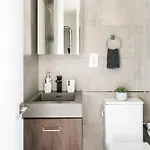48-4fe 2br Prime Midtown West