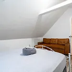 Entire 3bdr W/parking, Backyard, Firepit, Bbq * New York