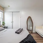 Entire 3bdr W/parking, Backyard, Firepit, Bbq * New York