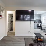 Villa Entire 3bdr W/parking, Backyard, Firepit, Bbq *