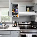 Entire 3bdr W/parking, Backyard, Firepit, Bbq New York