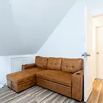 Entire 3bdr W/parking, Backyard, Firepit, Bbq *