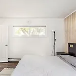 Villa Entire 3bdr W/parking, Backyard, Firepit, Bbq New York