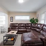 Villa Entire 3bdr W/parking, Backyard, Firepit, Bbq