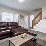 Entire 3bdr W/parking, Backyard, Firepit, Bbq Villa New York