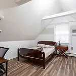 Entire 3bdr W/parking, Backyard, Firepit, Bbq Villa New York