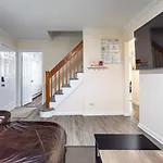 Entire 3bdr W/parking, Backyard, Firepit, Bbq *