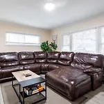 Entire 3bdr W/parking, Backyard, Firepit, Bbq Villa