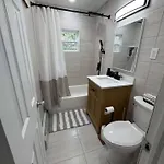 Entire 3bdr W/parking, Backyard, Firepit, Bbq * New York