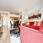 Global Luxury Suites At 800 6Th Avenue