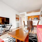 Global Luxury Suites At 800 6Th Avenue